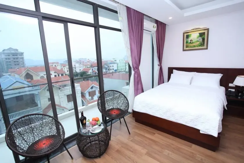 Camellia Hotel - Image 1