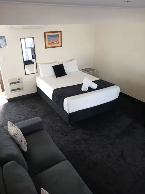 Palm City Motor Inn - Image 1