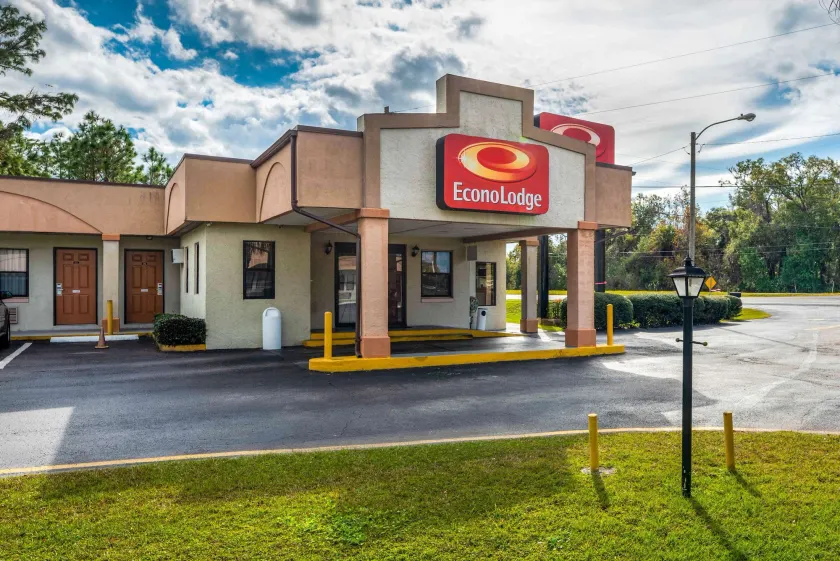 Econo Lodge Crystal River - Image 1