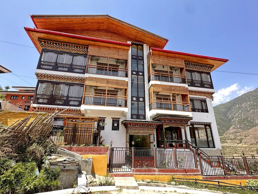 NUMINOUS HOTEL - Image 1
