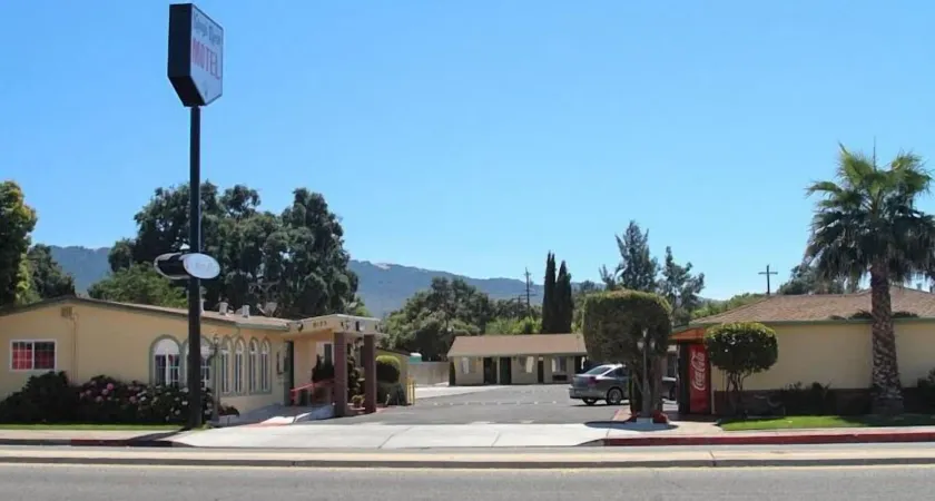 King's Rest Motel - Image 1