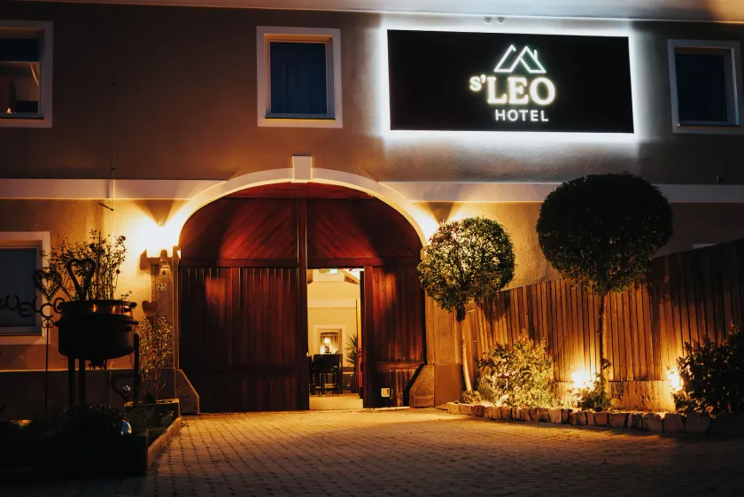 Hotel Leo - Image 1
