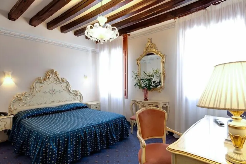 Hotel Diana - Image 1