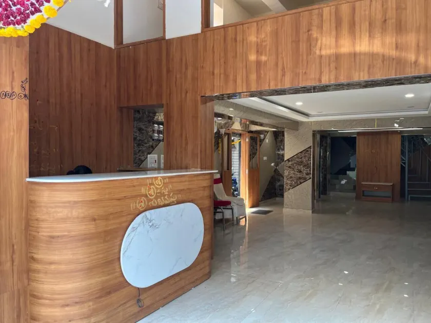 Sriveda Premium Hotel - Lobby