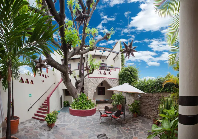 Hotel Casa Blanca Ajijic - Image 1