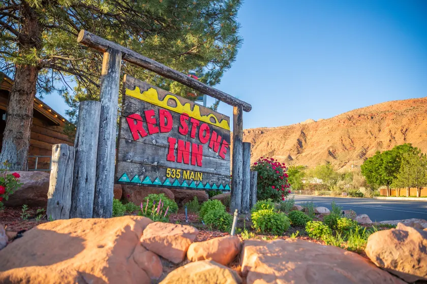 Red Stone Inn - Image 1