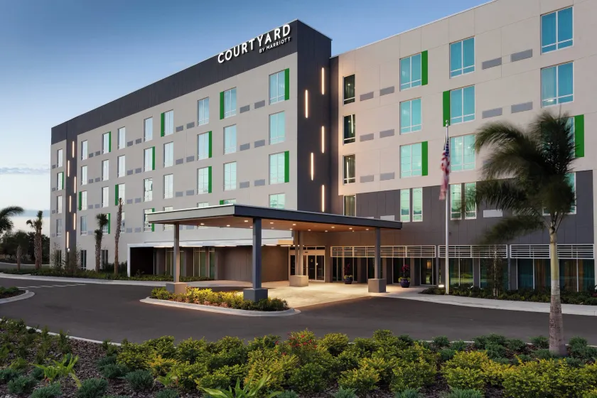 Courtyard by Marriott Winter Haven - Image 1