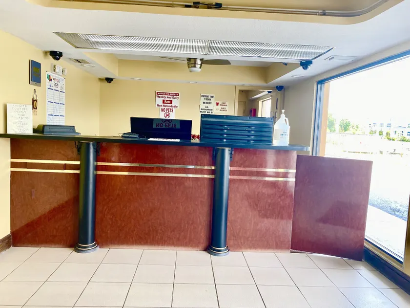 REGENCY INN - Image 1