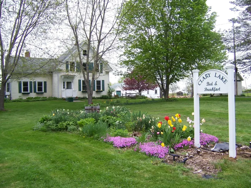 Clary Lake Bed and Breakfast - Image 1