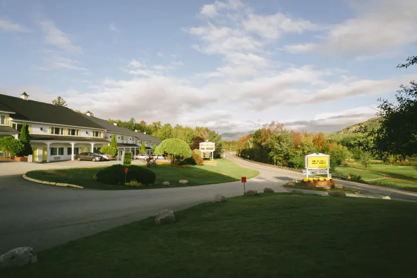 Town & Country Inn & Resort - Image 1