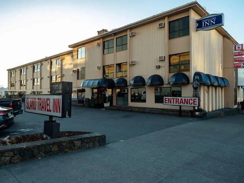 Island Travel Inn - Image 1
