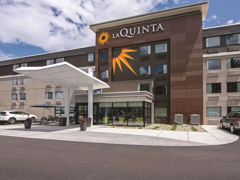 La Quinta Inn & Suites by Wyndham Portland DT Maine Med - Image 1