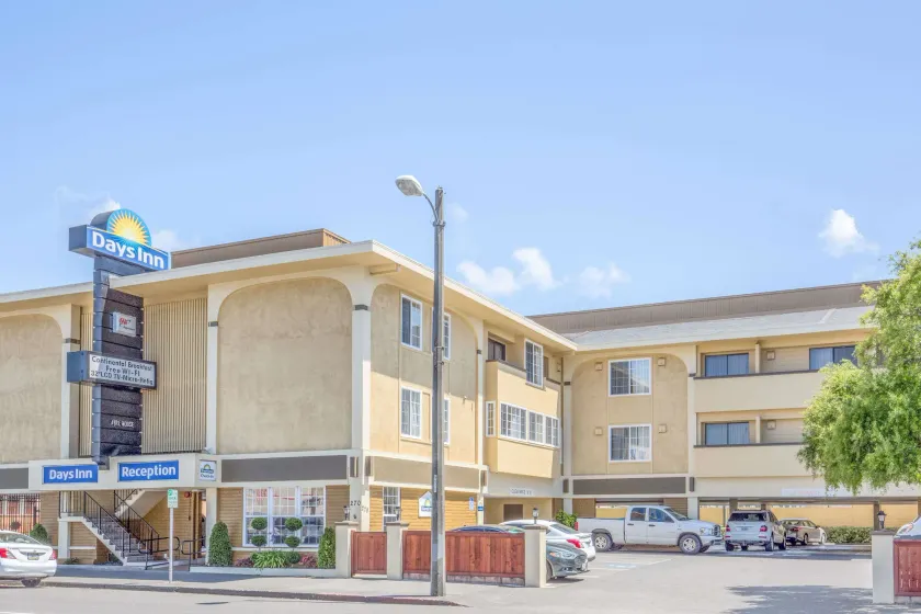 Days Inn by Wyndham Eureka CA - Image 1