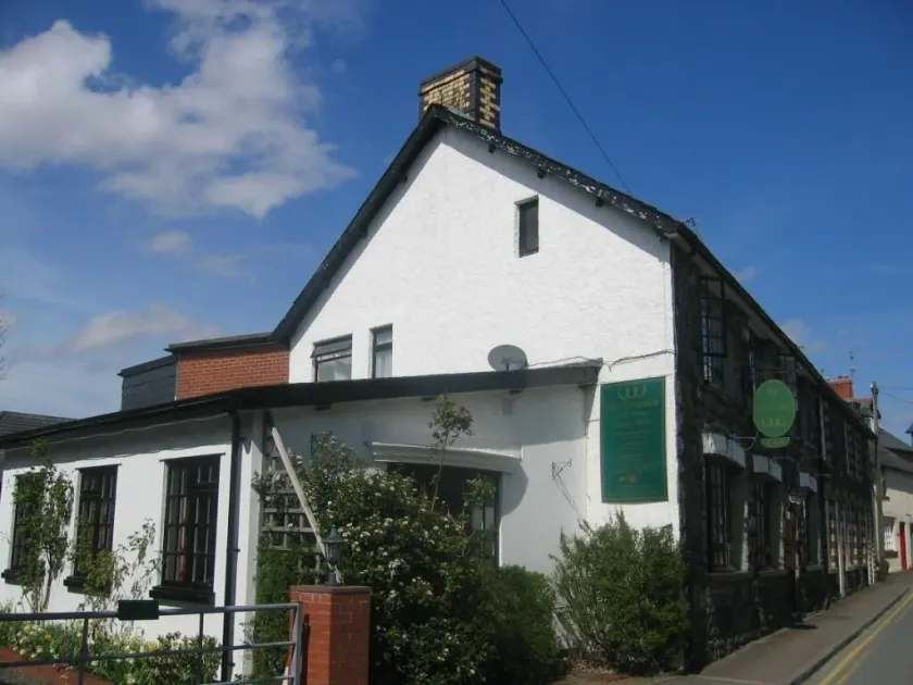 The Horseshoe Guesthouse - Image 1