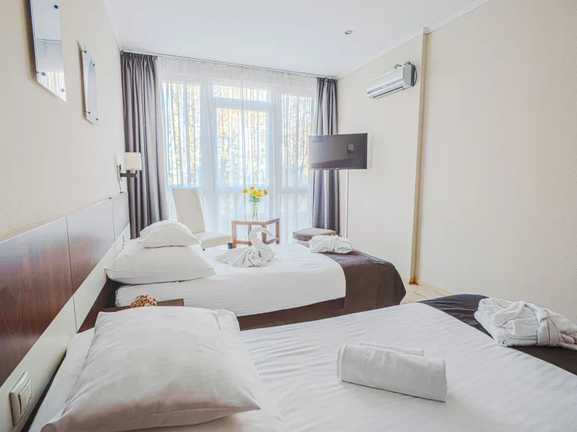 Holiday Beach Budapest Hotel - Image 1