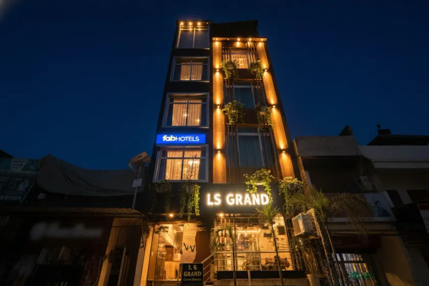 FabHotel LS Grand - Nr Banaras Railway Station - Image 1