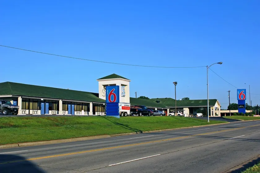 Motel 6-Sallisaw, OK - Image 1