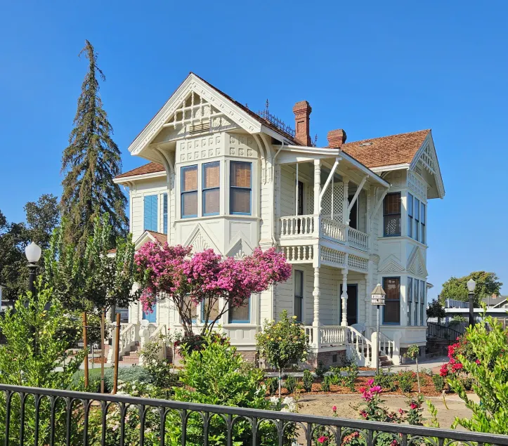 The JD Hyde Historic Inn - Image 1