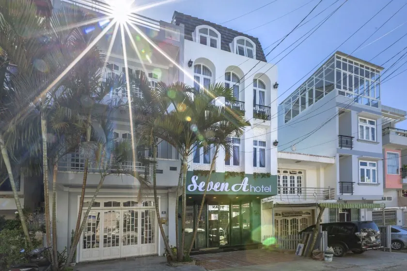 Seven A Hotel - Image 1
