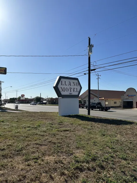 Llano Motel - Image 1