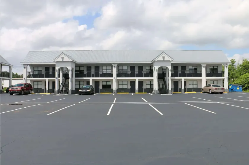Travelodge by Wyndham Calhoun South I-75 - Image 1