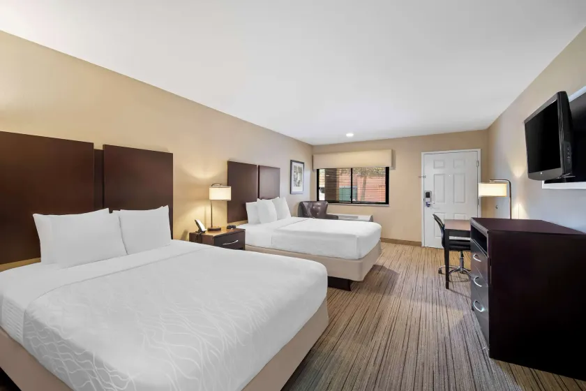 Best Western Cedar Inn - Image 1