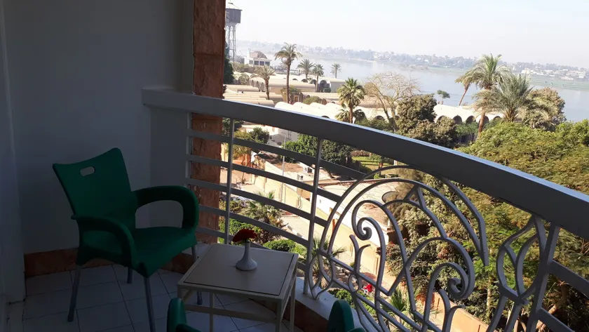 New Pola Hotel - Image 1