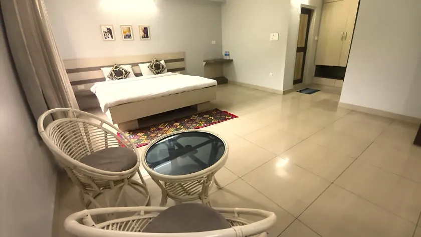 Happy Villa Guest House - Image 1