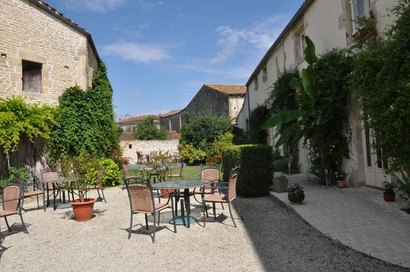 Hôtel du Donjon - Image 1