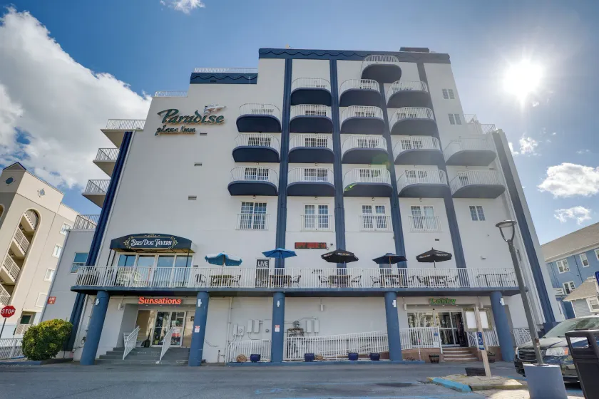 Paradise Plaza Inn - Image 1