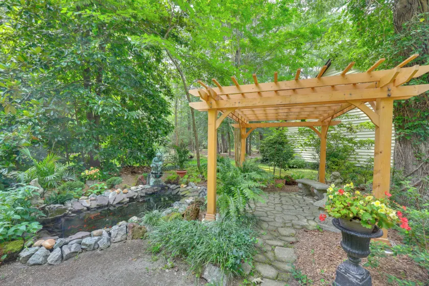Pool Access! Cozy Couple's Getaway in Kilmarnock - Image 1