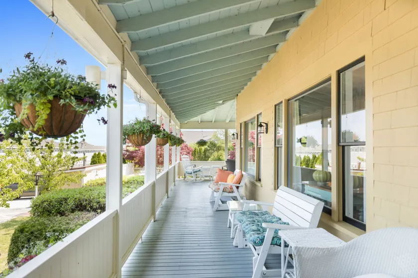 Colonial Inn - Image 1