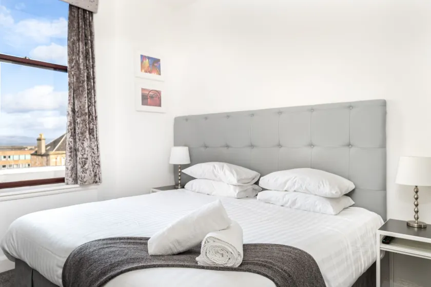 Kelpies Serviced Apartments - Image 1
