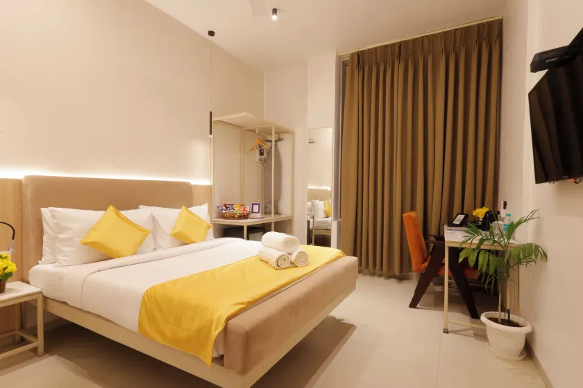 HOTEL VARUNA - Image 1