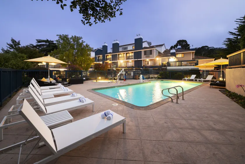 Mariposa Inn and Suites - Image 1