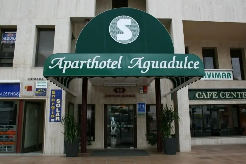 Apartahotel Aguadulce - Image 1