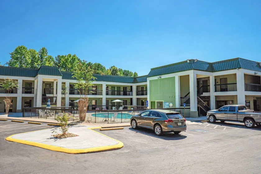 Quality Inn & Suites near Six Flags - Austell - Image 1