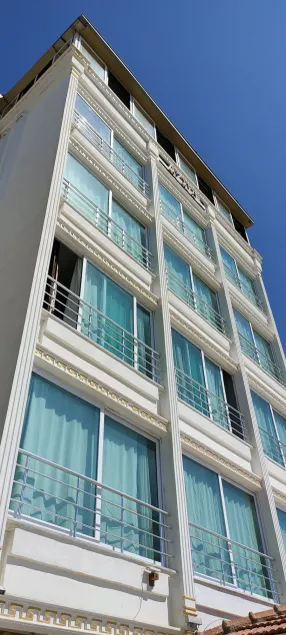 Anemonia Hotel - Image 1