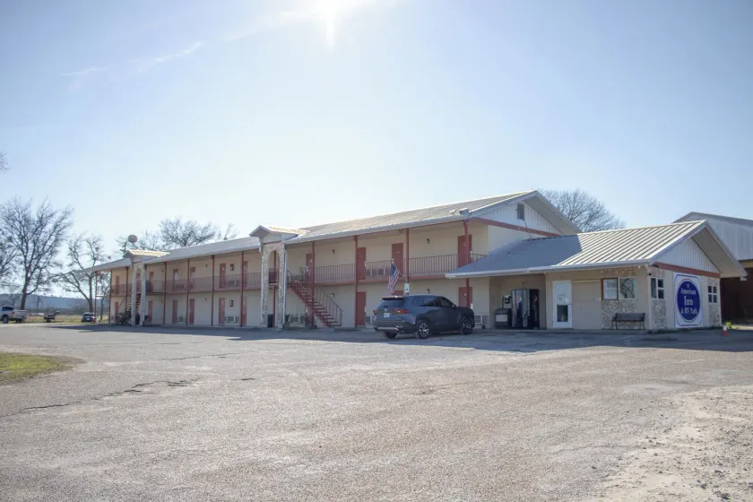 American Inn & RV Park - Image 1