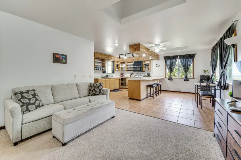 4 Mi to Beach: Keaau Retreat w/ Relaxing Porch! - Image 1