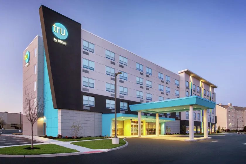 Tru by Hilton Audubon Valley Forge - Image 1