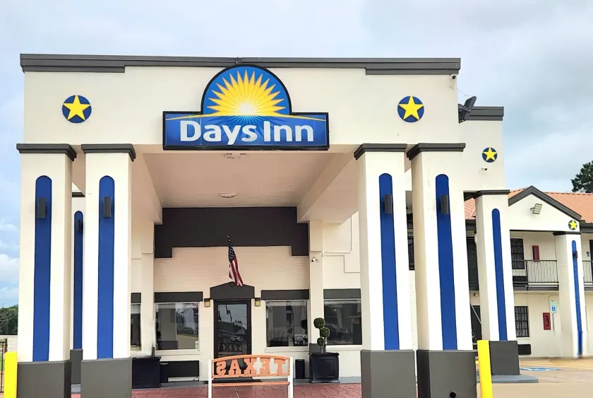 Days Inn by Wyndham Orange - Image 1