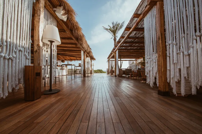 Cumeja Beach Club & Hotel - Image 1