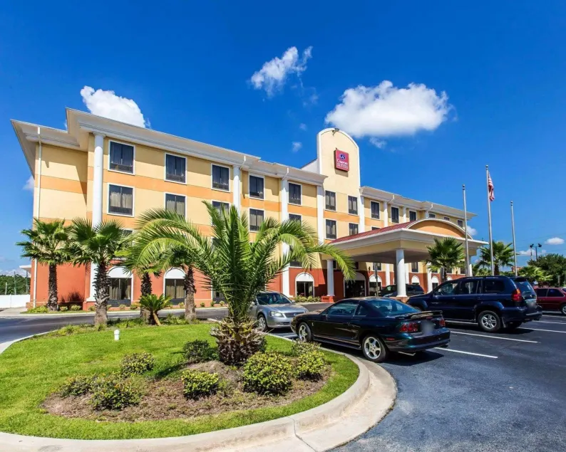 Comfort Suites Waycross - Image 1