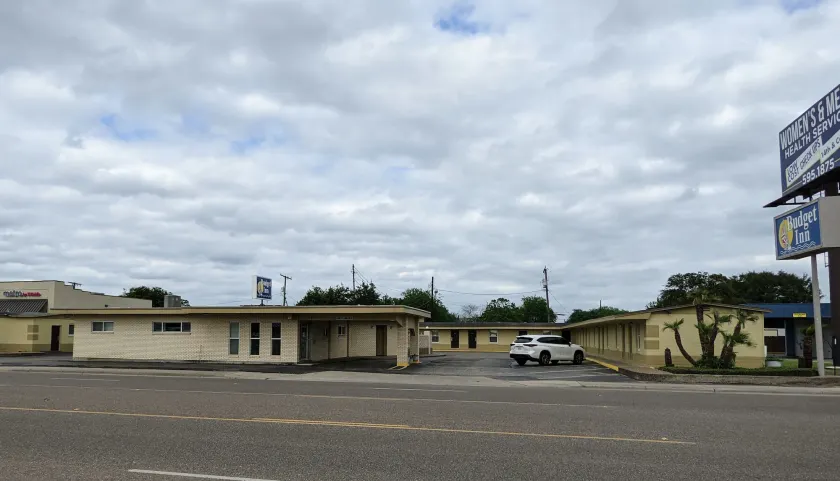 Budget inn - Image 1