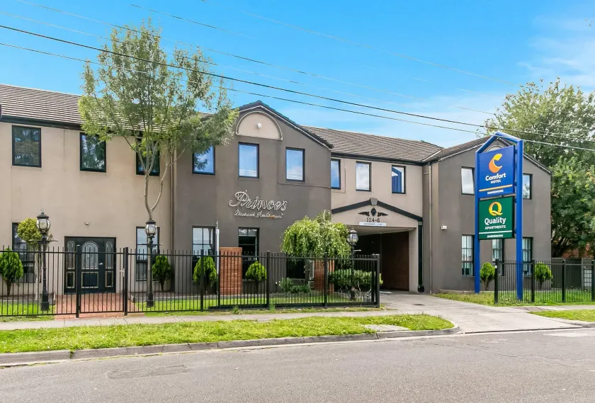 Comfort Hotel Dandenong - Image 1