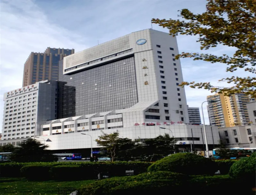 Dalian Royal Hotel - Image 1