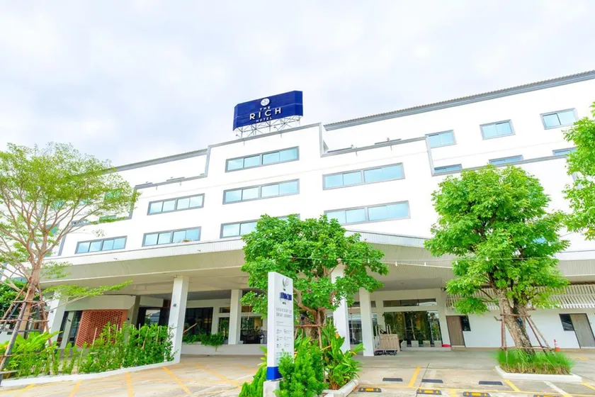The Rich Hotel - Image 1