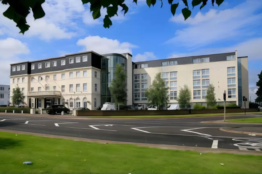 London Croydon Aerodrome Hotel By Sunday - Image 1
