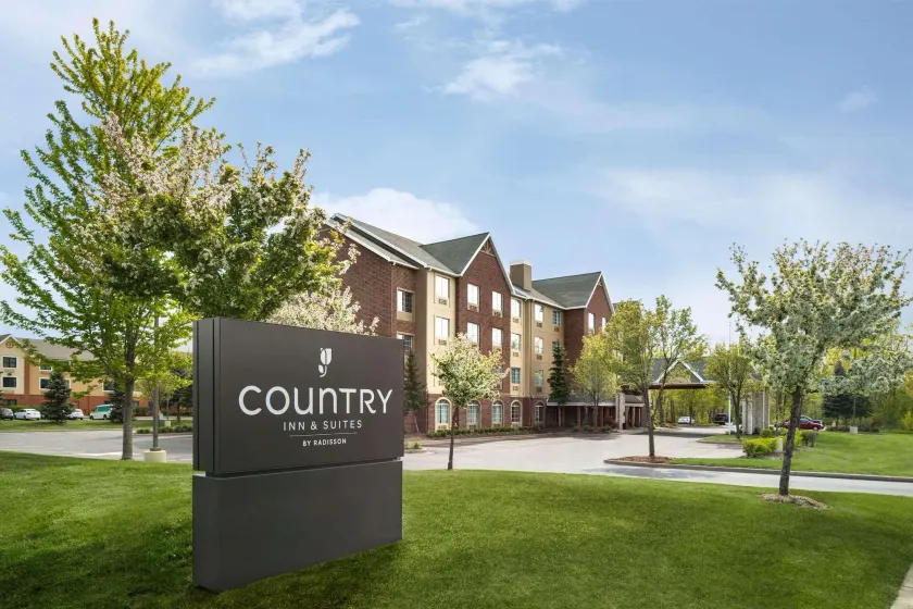 Country Inn & Suites by Radisson, Novi, MI - Image 1